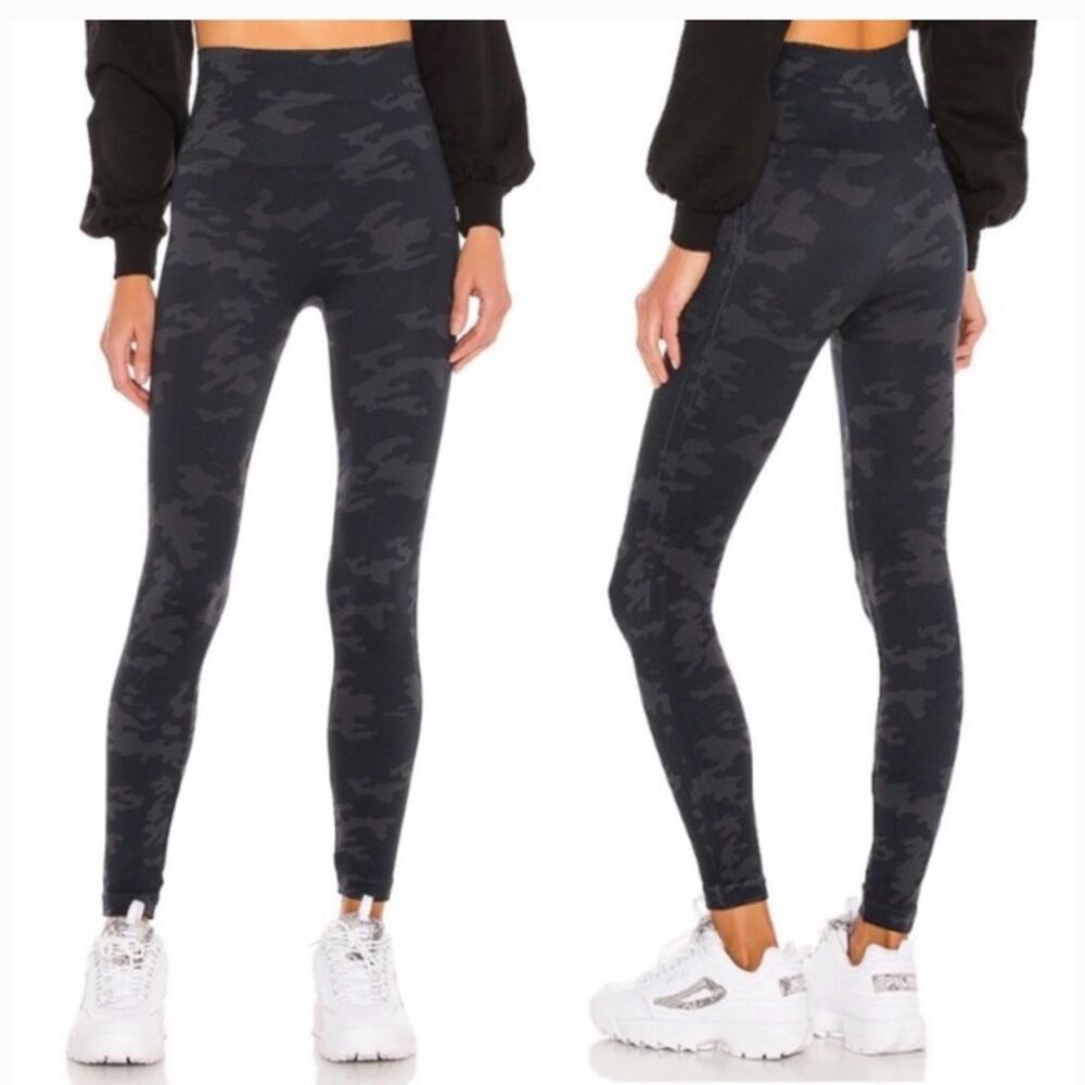 2X SPANX Look At Me Now Seamless Shaping Legging
Plus Size High Waist Black Camo
